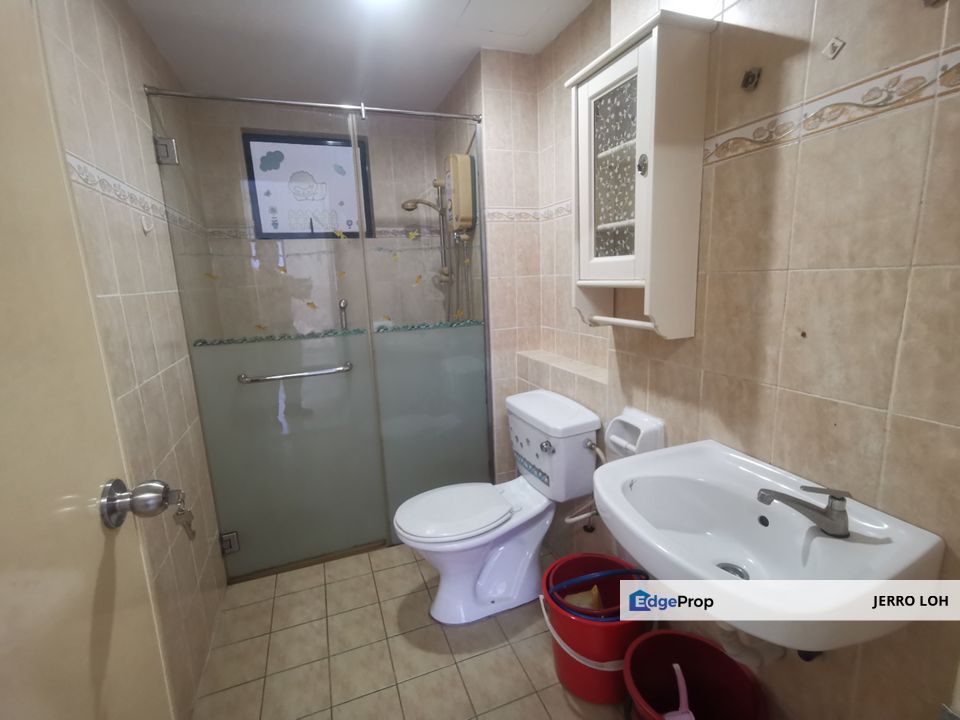 Changkat View Good Condition Corner Unit with 2 Car Parks For Sale, Kuala Lumpur, Dutamas