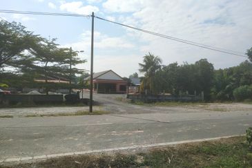 Jalan Anggerik, Telok Panglima Garang