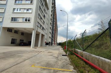 Pusat Asrama Pekerja Asing apartment for rent in Balakong