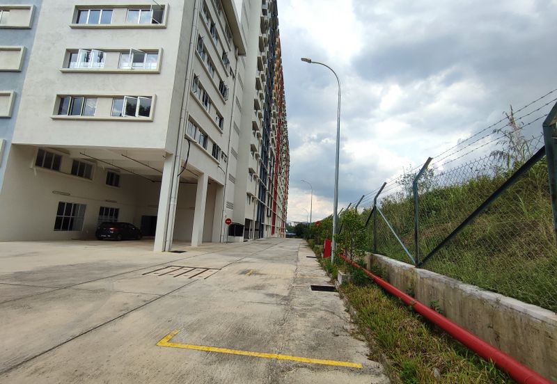 Pusat Asrama Pekerja Asing apartment for rent in Balakong