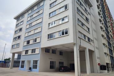 Pusat Asrama Pekerja Asing apartment for rent in Balakong