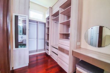 USJ Heights Bungalow For Sale