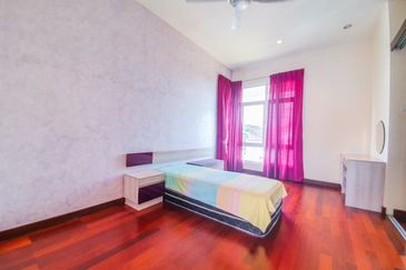 USJ Heights Bungalow For Sale