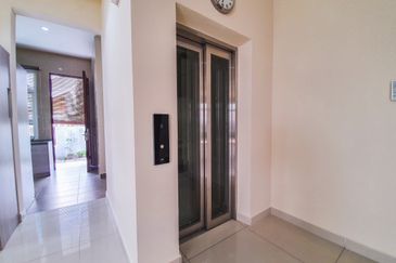 USJ Heights Bungalow For Sale