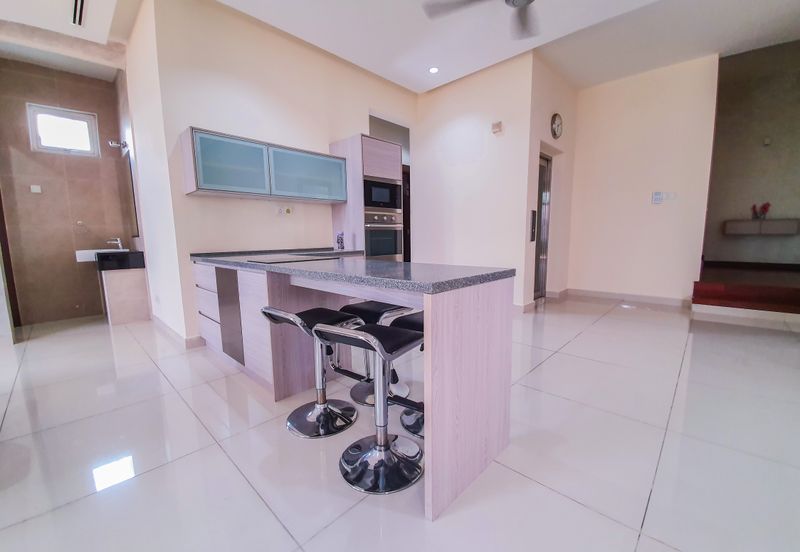 USJ Heights Bungalow For Sale