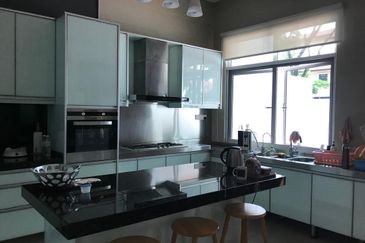 USJ Heights Bungalow For Sale