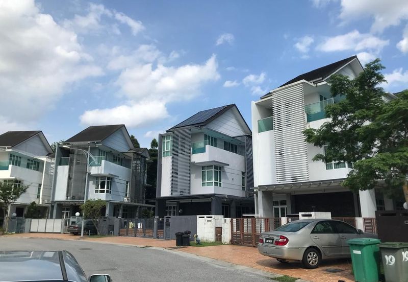 USJ Heights Bungalow For Sale