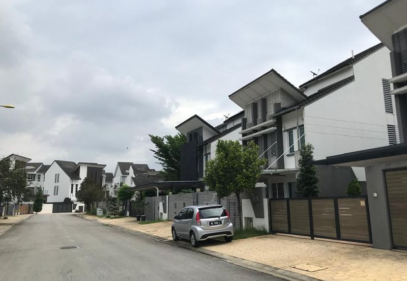 USJ Heights Bungalow For Sale