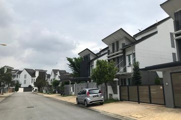 USJ Heights Bungalow For Sale