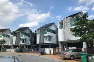USJ Heights Bungalow For Sale