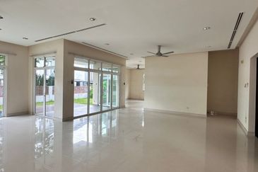USJ Heights Bungalow For Sale