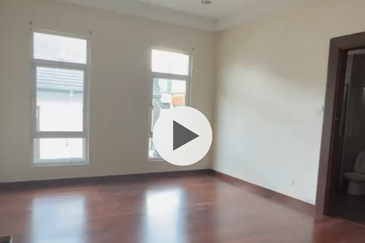 USJ Heights Bungalow For Sale