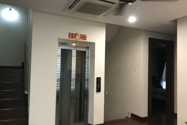 USJ Heights Bungalow For Sale