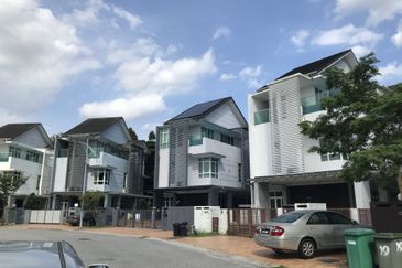 USJ Heights Bungalow For Sale