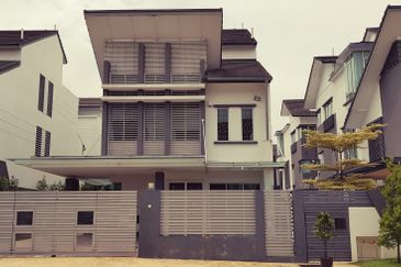 USJ Heights Bungalow For Sale