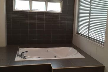 USJ Heights Bungalow For Sale