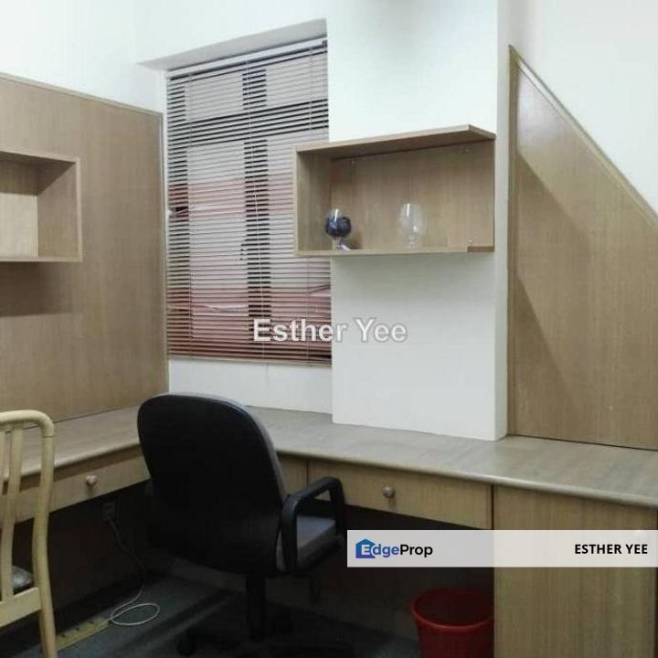 Below Market - Partial Furnished - High Floor - Facing Swimming Pool - 950 sqft - 3r2b, Selangor, Ampang