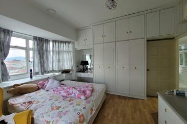 Super low density (6 units per floor) - Lower Floor - Extended Kitchen Area