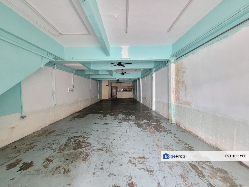 Facing Mainroad 4 Storey Shop @ Jalan Besar Pekan Ampang nearby Bandar Baru Ampang/ Jalan Merdeka/ Ampang Point/ Taman Cahaya Indah/ Taman Cempaka, Selangor, Ampang