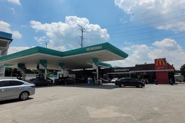 Dagang Cahaya Avenue