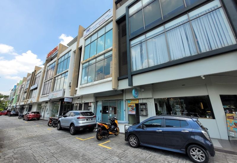 Dagang Cahaya Avenue