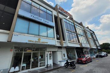 Dagang Cahaya Avenue