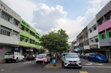 Facing Mainroad - 3 Stry Corner Shop @ Taman Rasmi Jaya nearby Bukit Indah/ Taman Tun Abdul Razak/ Taman TAR/ Taman Kosas/ Ampang Jaya/ Ampang Point