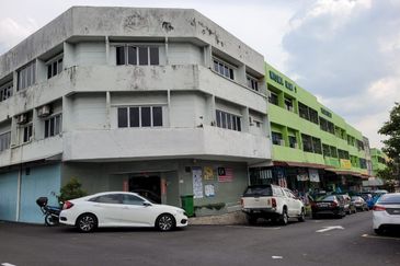 Facing Mainroad - 3 Stry Corner Shop @ Taman Rasmi Jaya nearby Bukit Indah/ Taman Tun Abdul Razak/ Taman TAR/ Taman Kosas/ Ampang Jaya/ Ampang Point