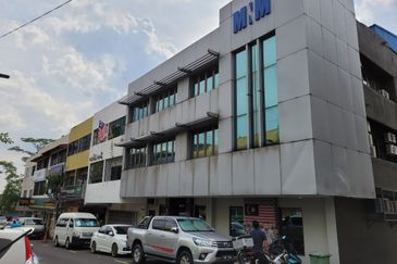 High Traffic - 3 Stry Corner Shop @ Taman Rasmi Jaya nearby Bukit Indah/ Taman Tun Abdul Razak/ Taman TAR/ Taman Kosas/ Ampang Jaya/ Ampang Point