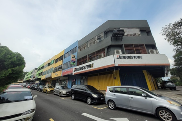 High Traffic - 3 Stry Corner Shop @ Taman Rasmi Jaya nearby Bukit Indah/ Taman Tun Abdul Razak/ Taman TAR/ Taman Kosas/ Ampang Jaya/ Ampang Point