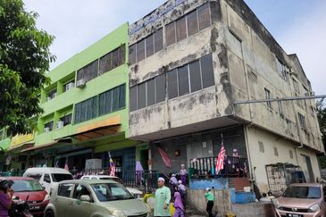 High Traffic - 3 Stry Corner Shop @ Taman Rasmi Jaya nearby Bukit Indah/ Taman Tun Abdul Razak/ Taman TAR/ Taman Kosas/ Ampang Jaya/ Ampang Point