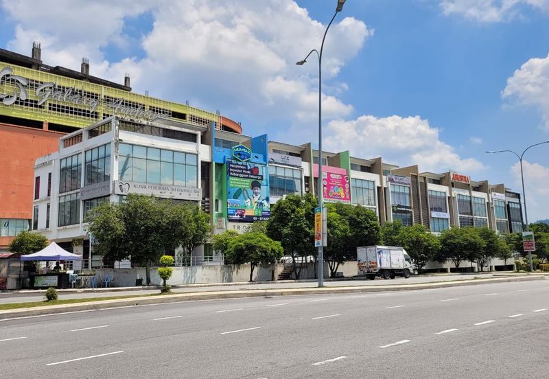 Dagang Cahaya Avenue