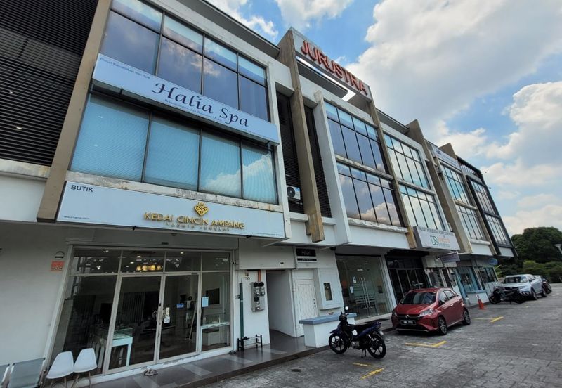 Dagang Cahaya Avenue