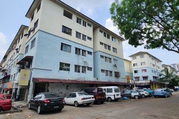 Taman Pinggiran Putra