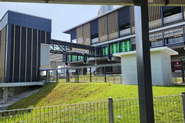 Taman Pinggiran Putra