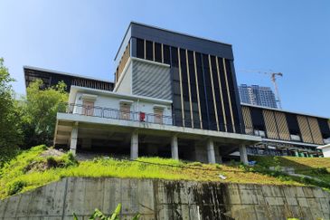 Taman Pinggiran Putra