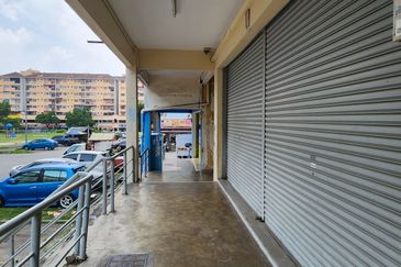 Taman Pinggiran Putra