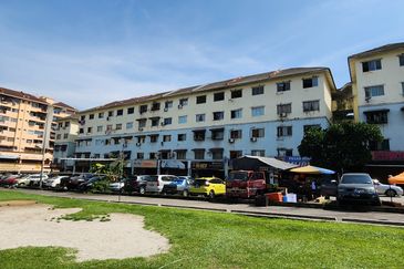 Taman Pinggiran Putra