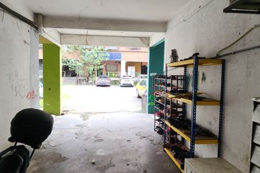 Taman Pinggiran Putra