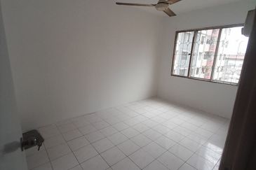 Vista Pinggiran, Taman Pinggiran Putra