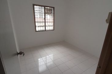 Vista Pinggiran, Taman Pinggiran Putra