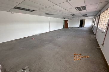 Detached Factory Warehouse, PJS 13, Section 13, Seksyen 13