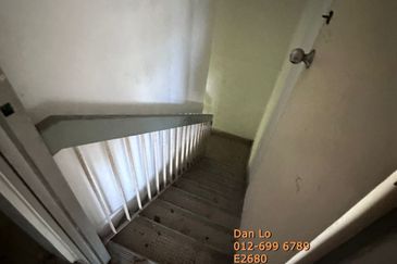 Detached Factory Warehouse, PJS 13, Section 13, Seksyen 13