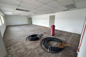 Detached Factory Warehouse, PJS 13, Section 13, Seksyen 13