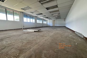 Detached Factory Warehouse, PJS 13, Section 13, Seksyen 13