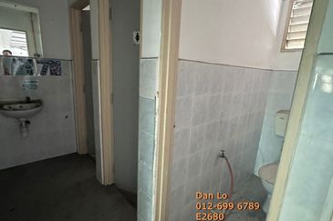 Detached Factory Warehouse, PJS 13, Section 13, Seksyen 13