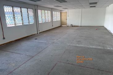 Detached Factory Warehouse, PJS 13, Section 13, Seksyen 13