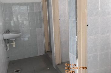 Detached Factory Warehouse, PJS 13, Section 13, Seksyen 13