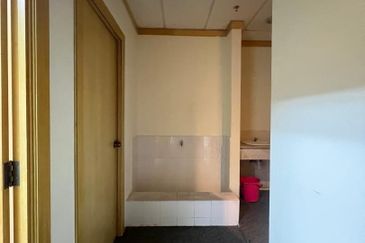 Ampwalk, Jalan Ampang – Well-Maintained Office Unit for Rent