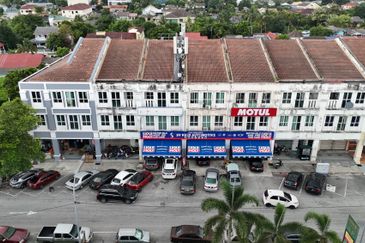 3 sty Shoplot next to LOTUS at Saujana Impian Kajang